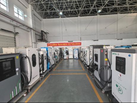 活力中国调研行 能模拟雷击？一起探秘天津新能源汽车“体检中心”与新能源装备