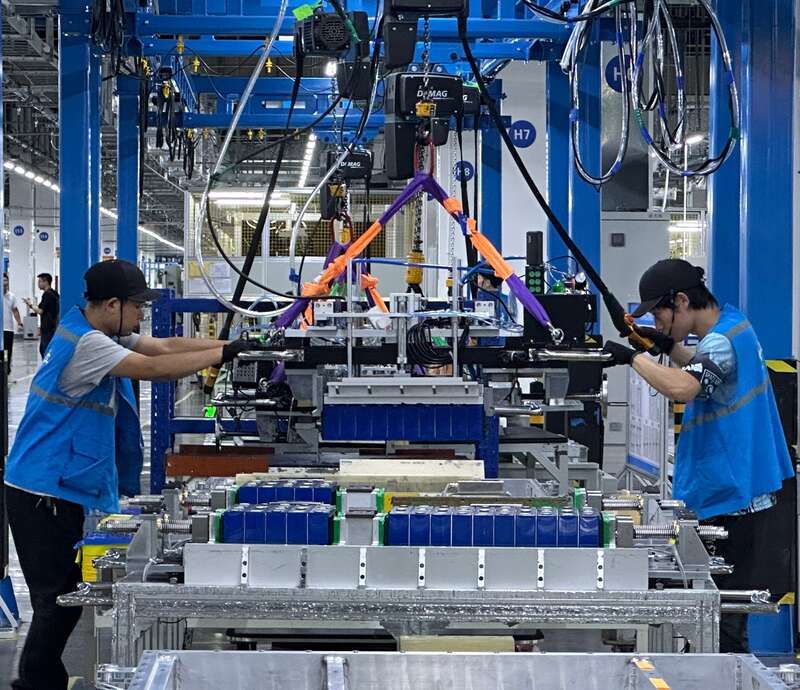 合肥: "学霸班"生产线造出新能源汽车"心脏"